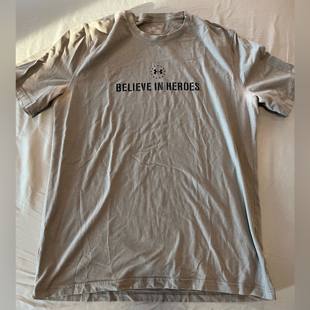 Under Armour t-shirt. Size L